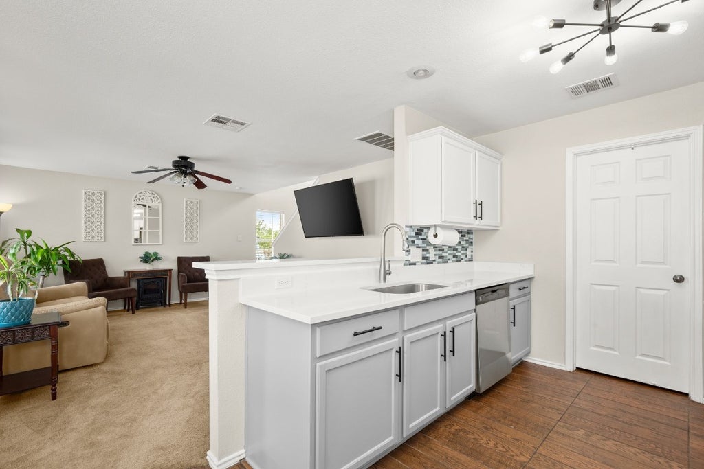 216 Sweet Leaf Lane, Pflugerville