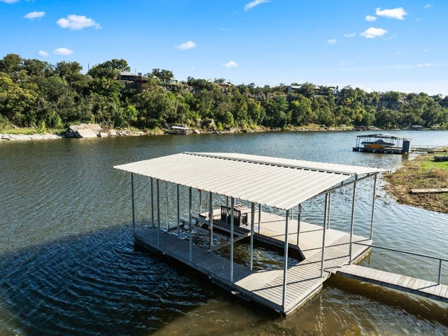 Residential Real Estate for Sale at 2201 Improver Rd on Lake Travis - MLS #1460571