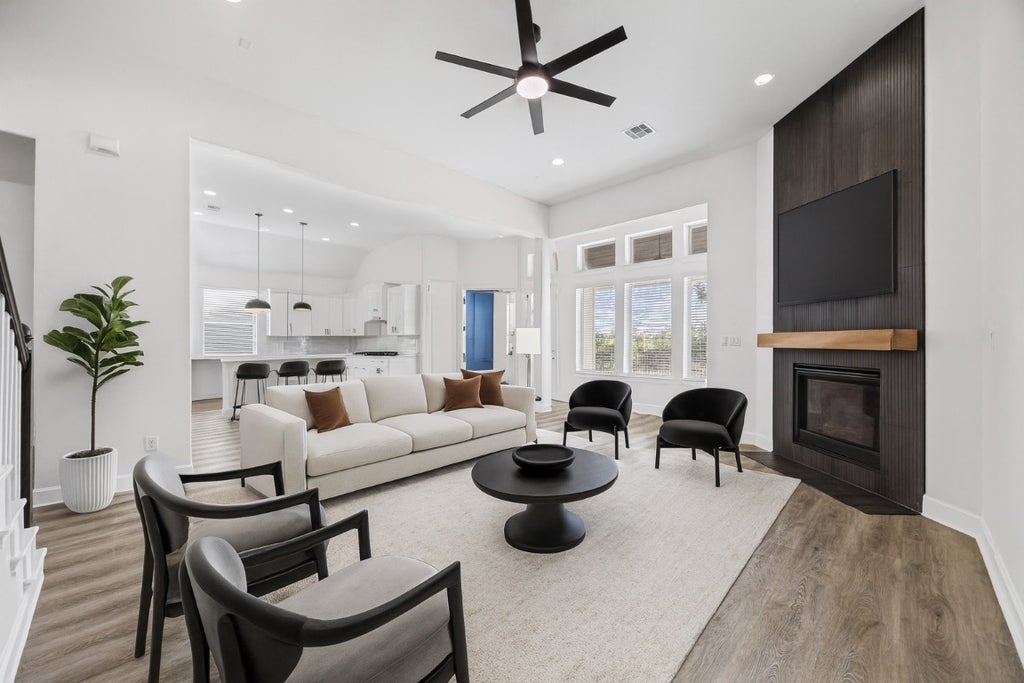 162 Topaz Circle, Dripping Springs