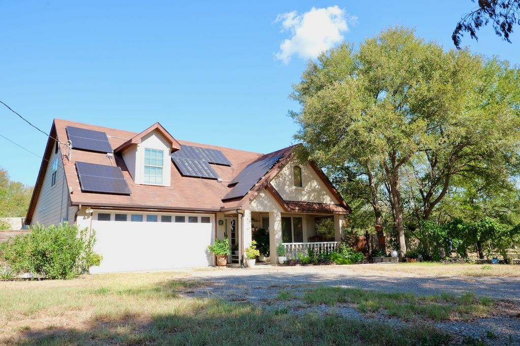 134 Deep Woods Drive, Cedar Creek