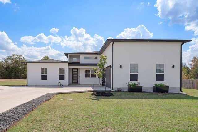 307 Chisholm Trail, Bastrop