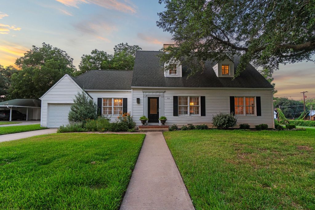 901 Anderson Street, Schulenburg