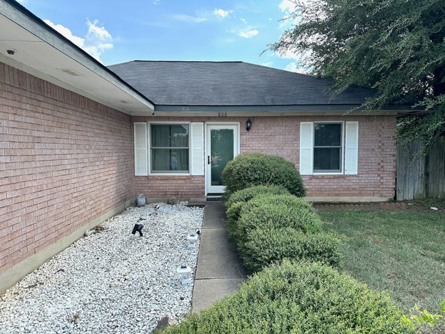 808 Mica Lane, Leander