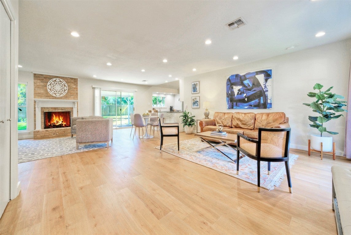 Photo of Listing #7549197