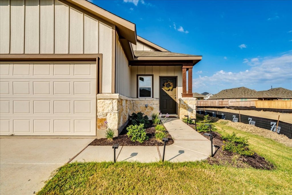 388 Begonia Street, Buda