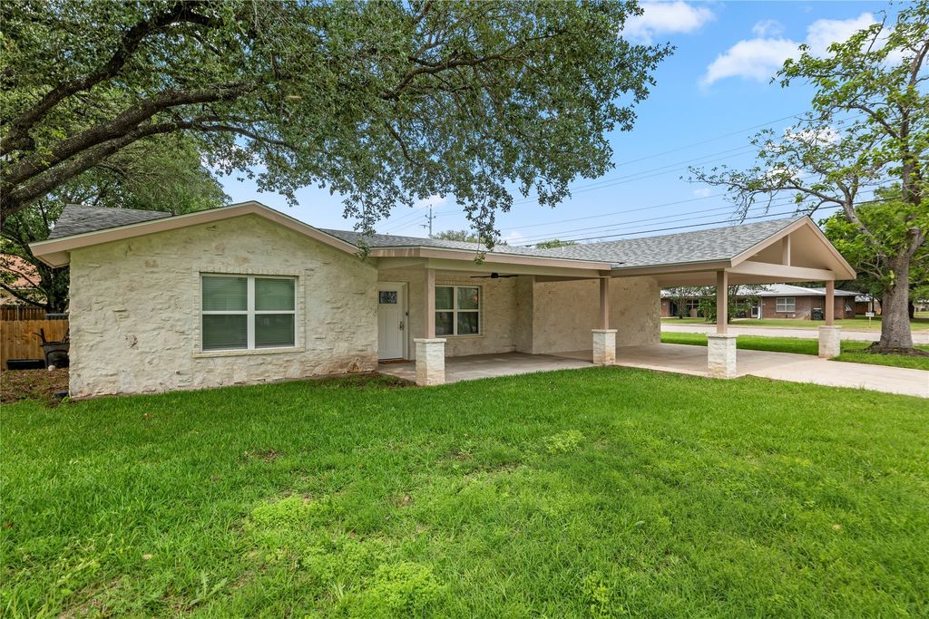 412 Oak Street, Bastrop