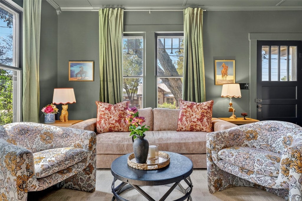 210 E Travis Street, Fredericksburg