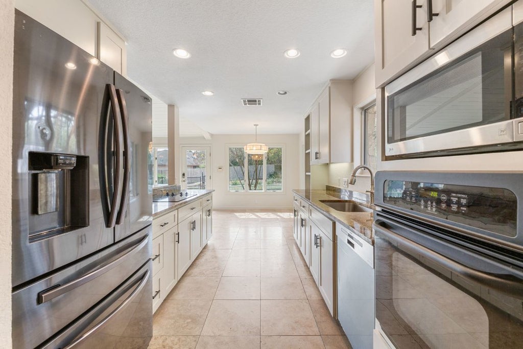 9902 Winding Oak Circle, Austin