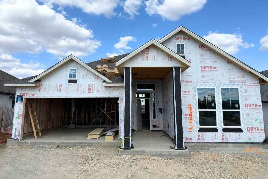 20402 Stelfox Street, Manor