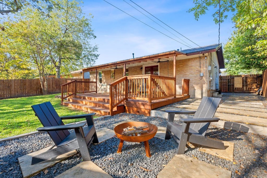 8801 Redfield Lane, Austin