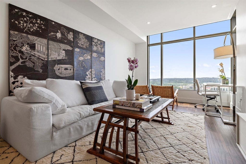 501 West Avenue 2202, Austin