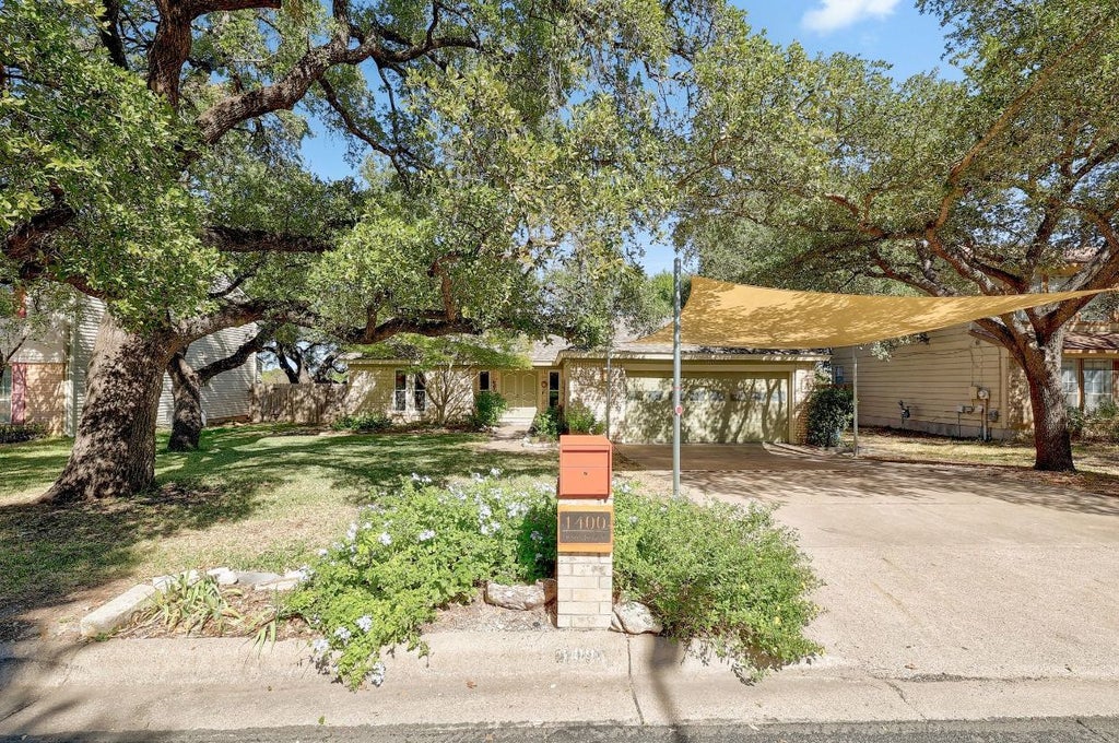 1400 Doonesbury Drive, Austin