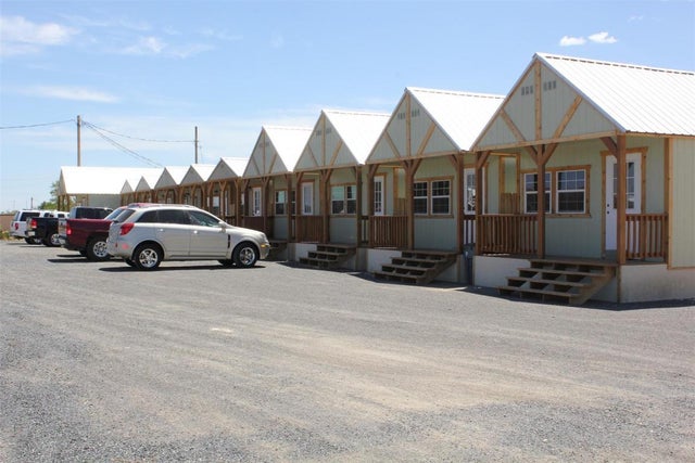 10 S Commerce Street, Big Wells