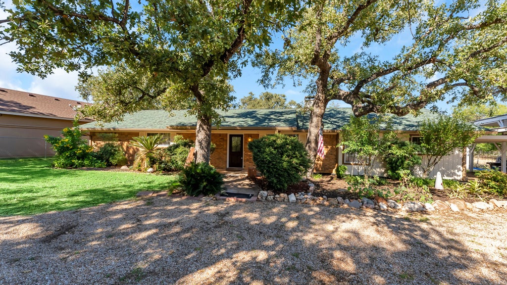 105 Agarita Drive, Burnet