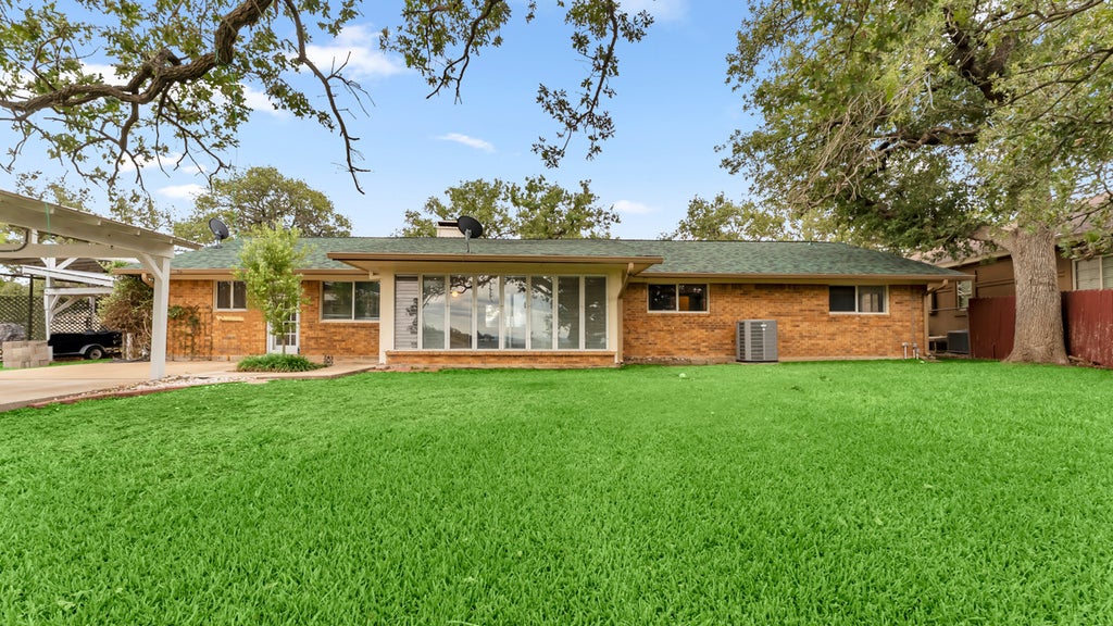 105 Agarita Drive, Burnet