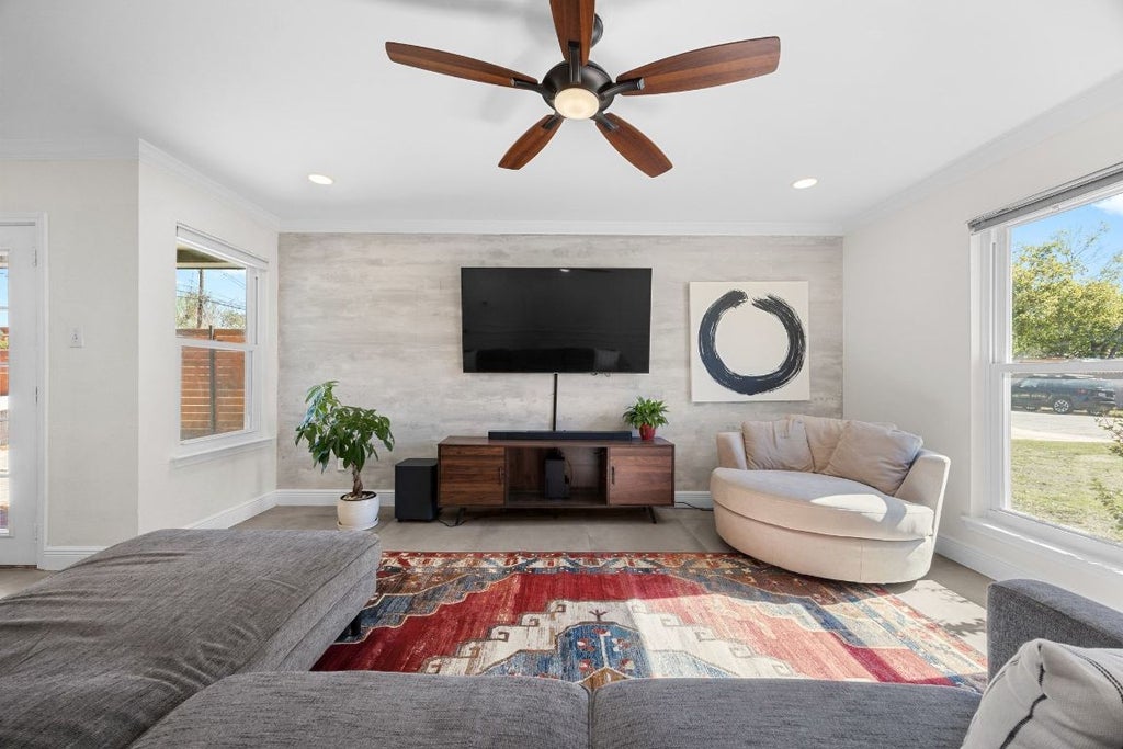 214 Barrhall Drive, Round Rock