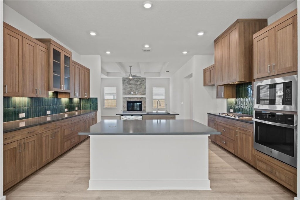 220 Begonia Street, Buda