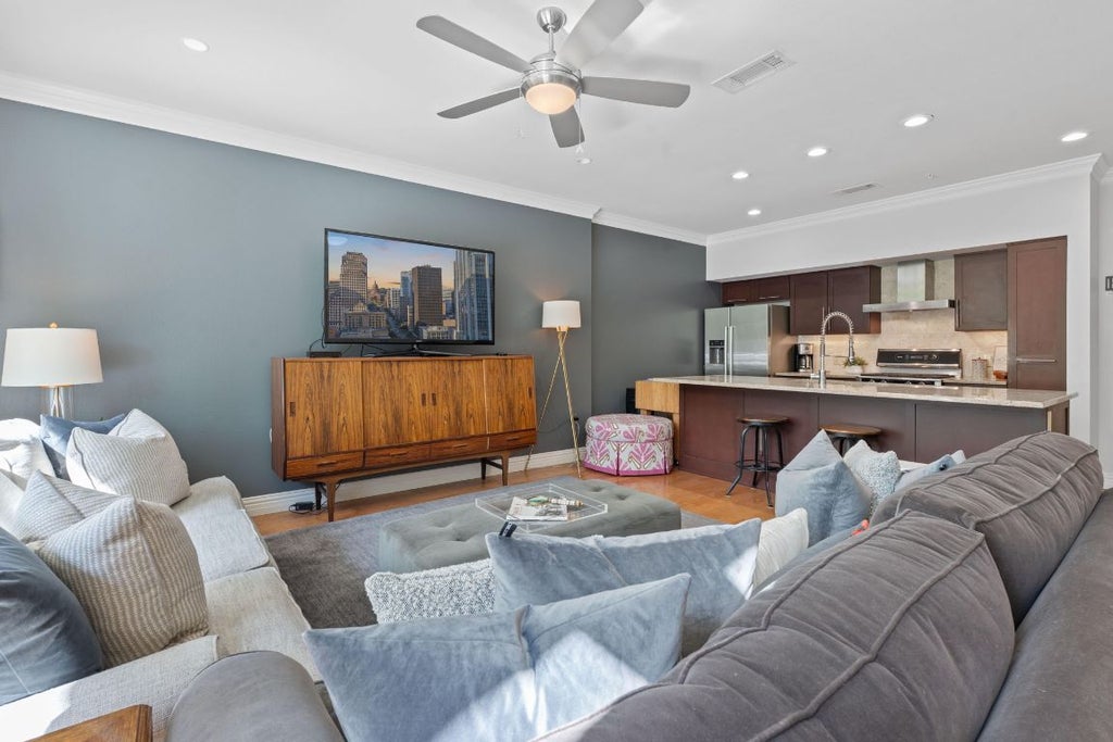 1600 Barton Springs Road 2108, Austin