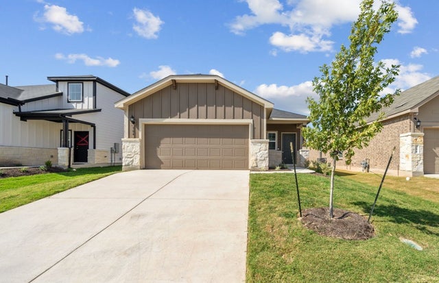 304 Kapok Street, Buda