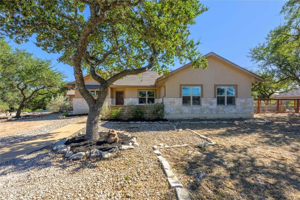541 Lasso Loop, Canyon Lake
