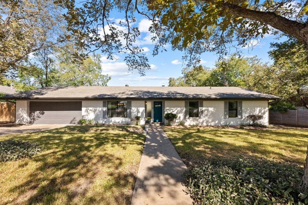 1006 Hollybluff Street, Austin