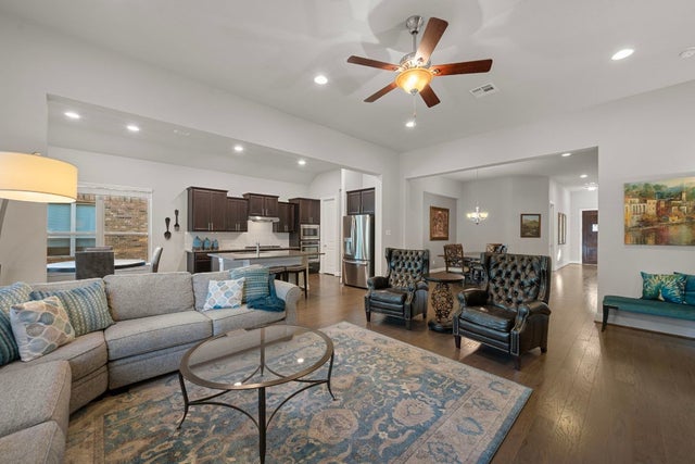 1805 Hollowback Drive, Leander