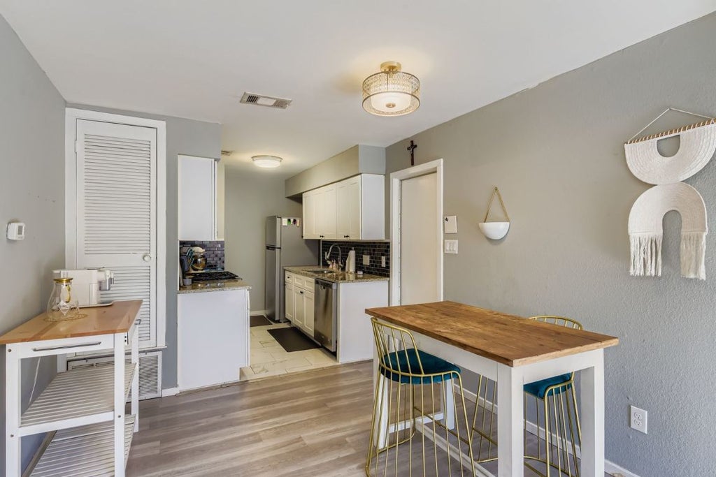 5922 Little Creek Trail, Austin