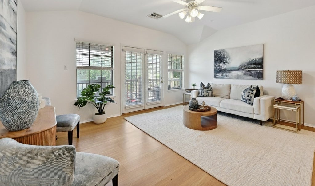 9201 Brodie Lane 2001, Austin