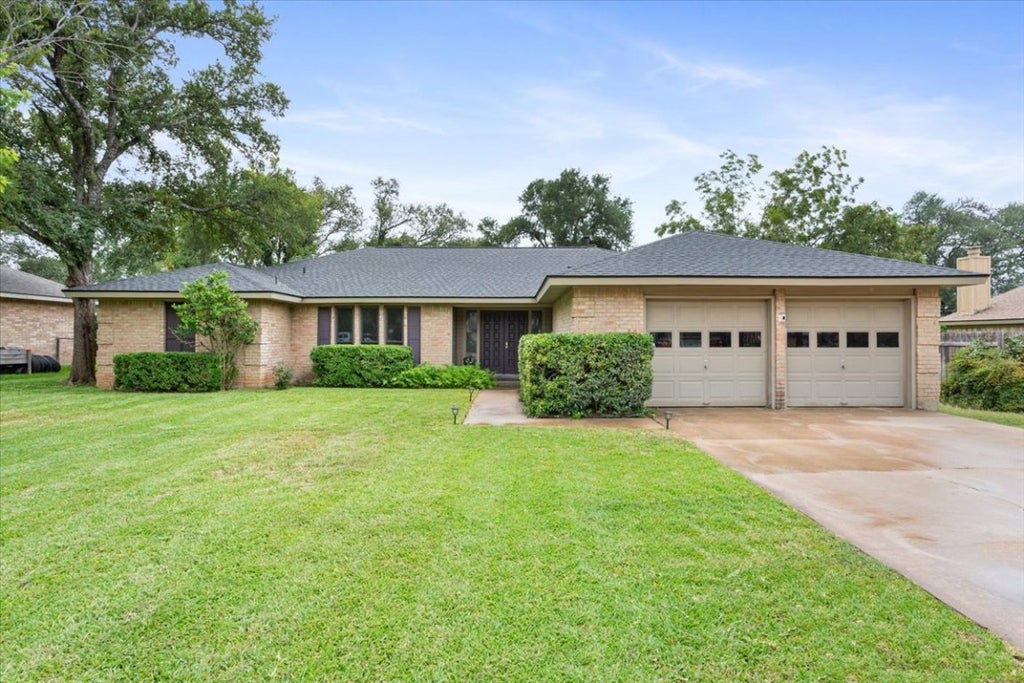 2100 Oakridge Drive, Round Rock