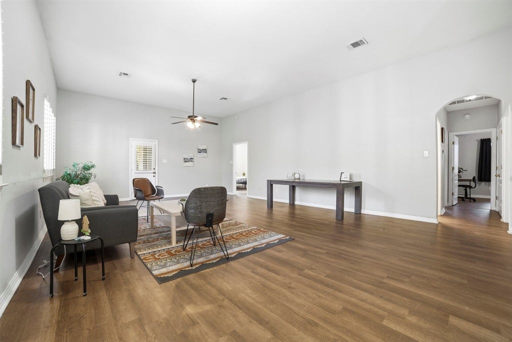 409 E Austin Avenue, Round Rock