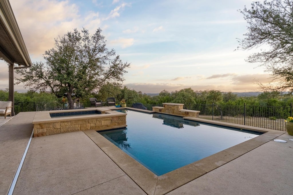 321 Running Deer Lane, Dripping Springs