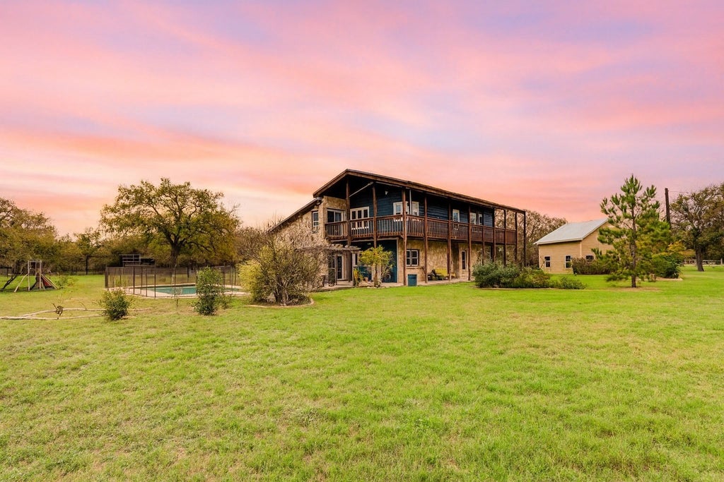 10427 Kirken Street, Manor