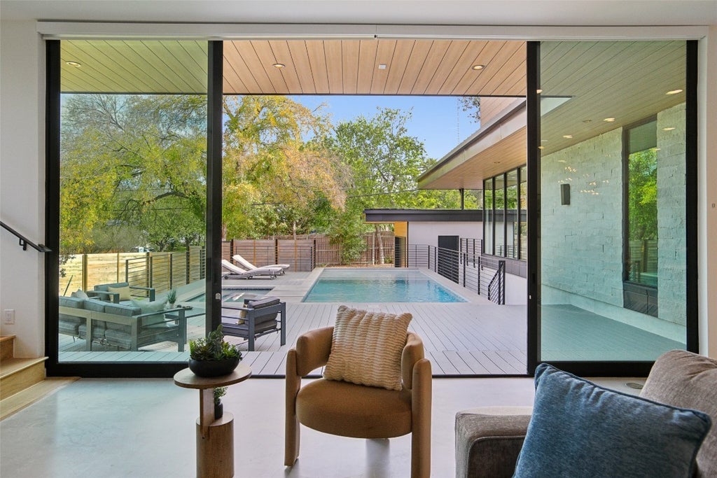 2512 Ridgeview Street, Austin