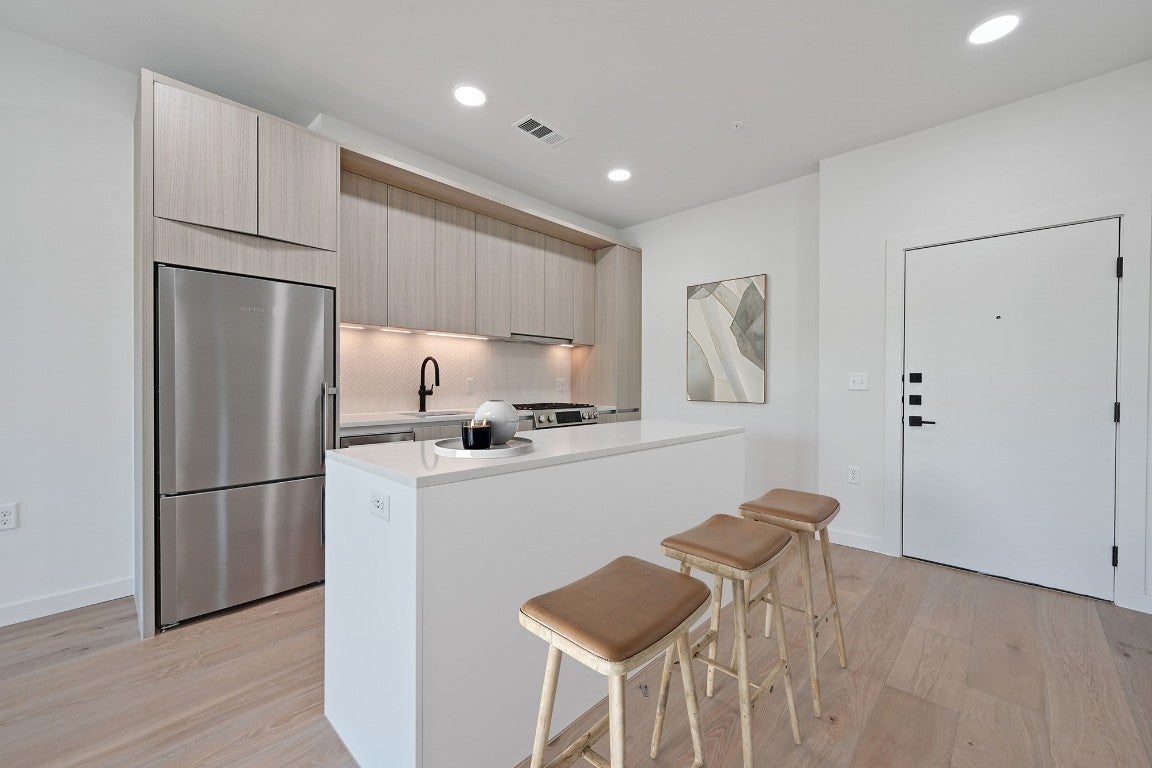 Photo of Listing #6918372