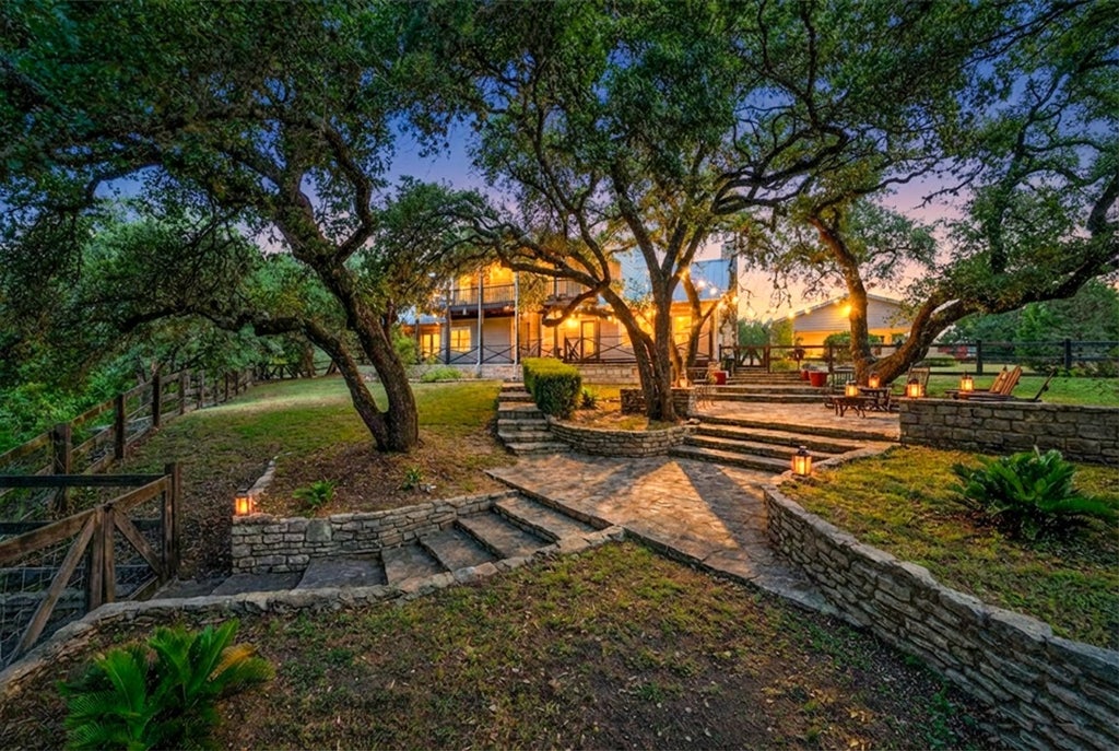 101 Arrowlake Road, Wimberley