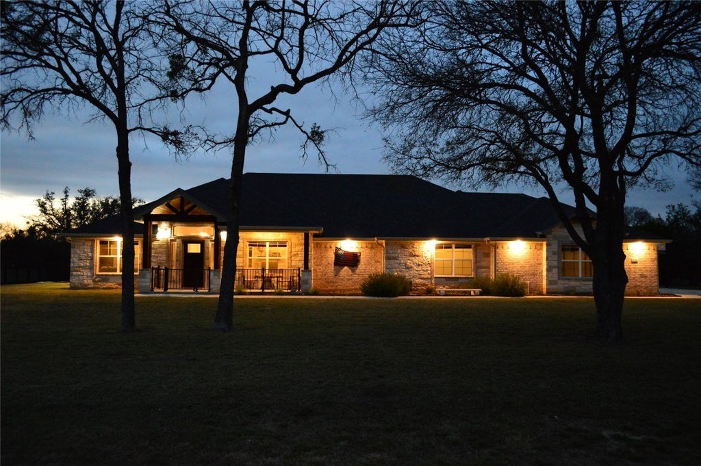 1026 County Road 3152, Kempner