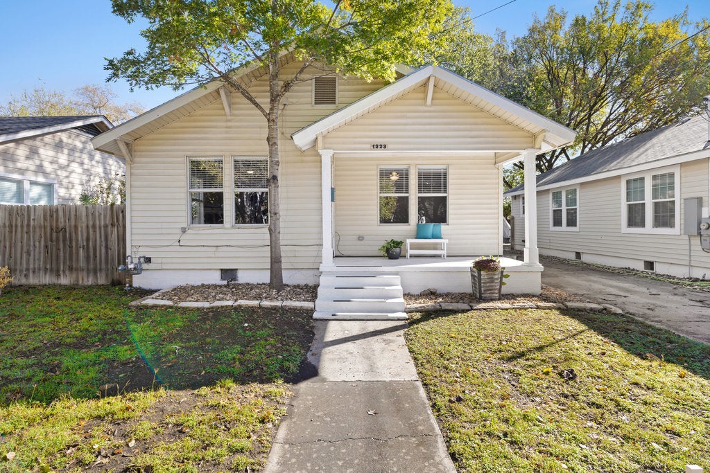 1223, 1223 1/2 & 1225 S Austin Avenue S, Georgetown