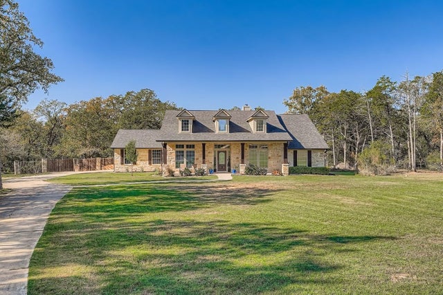 142 Carriage Court, Bastrop