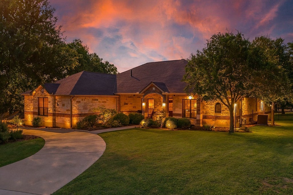 104 Standing Oak Drive, Georgetown