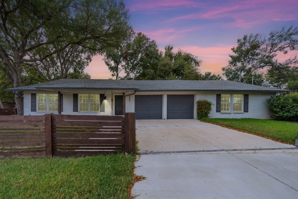 2507 Western Trails Boulevard, Austin