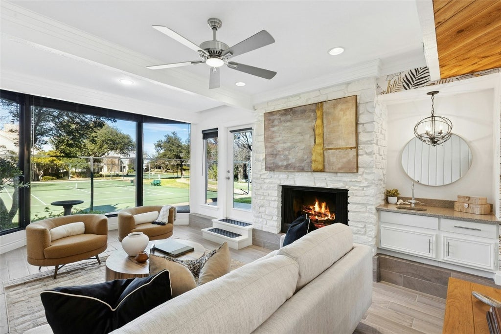 102 World Of Tennis Square, Austin