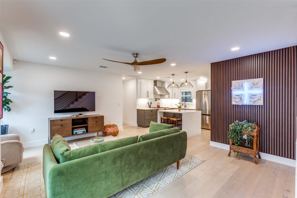 2209 Fair Oaks Drive, Austin