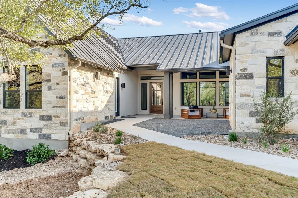 202 Brown Saddle Cove, Driftwood