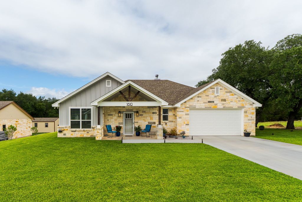 1610 Badger Lane, Lampasas