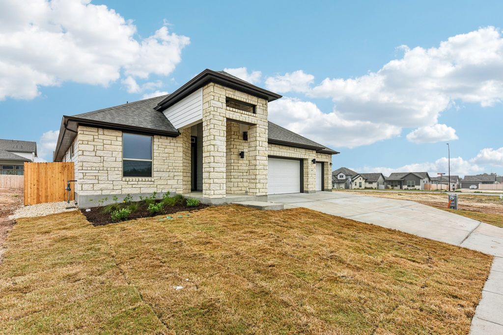 581 Treadwell Lane, Kyle