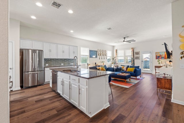 16509 Fetching Avenue, Manor