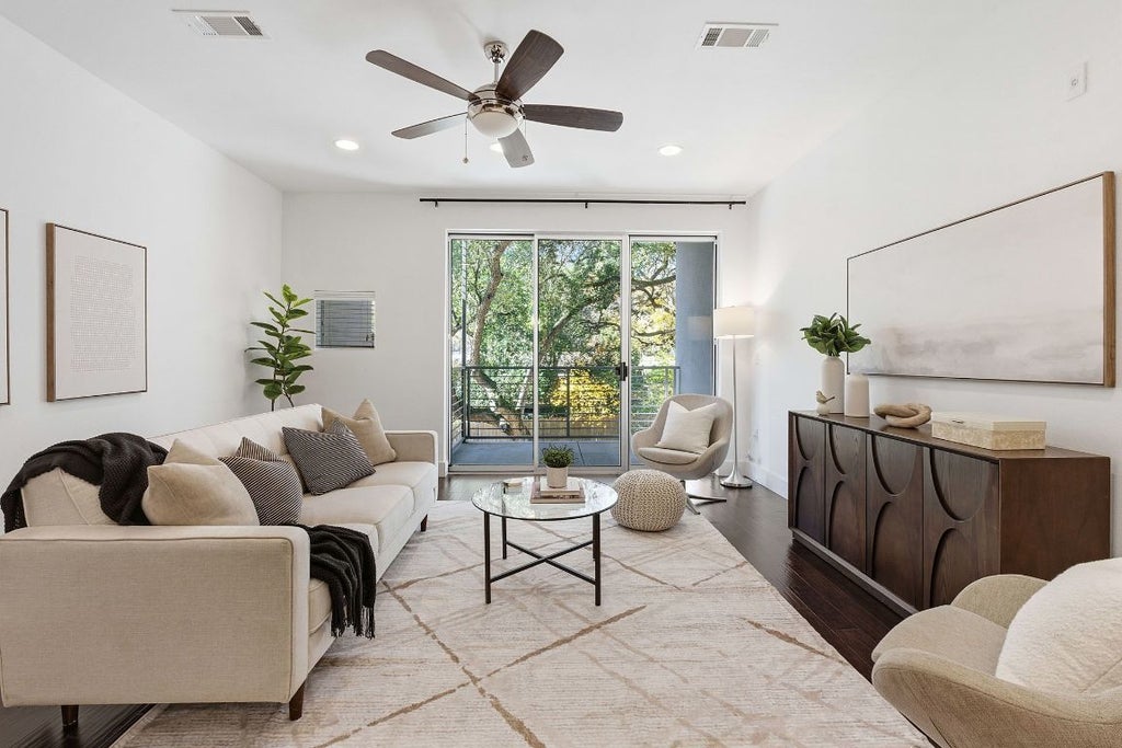 2002 Glen Allen Street 104, Austin