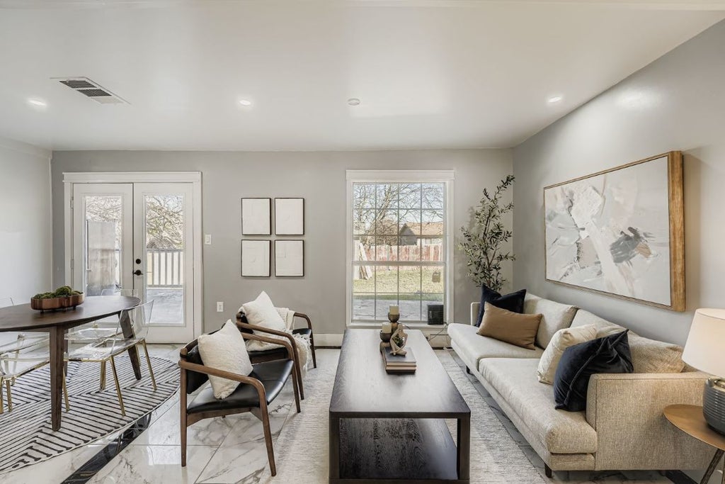 7004 E Meadow Bend Drive, Austin