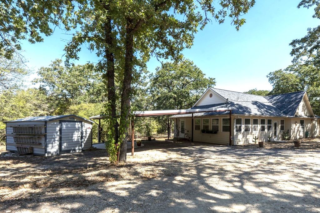 220 Clydesdale Drive, Dale