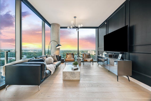 44 East Avenue 1607, Austin